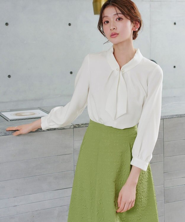 Tiaclasse L 取り外しパール付きボウタイブラウス オフホワイト