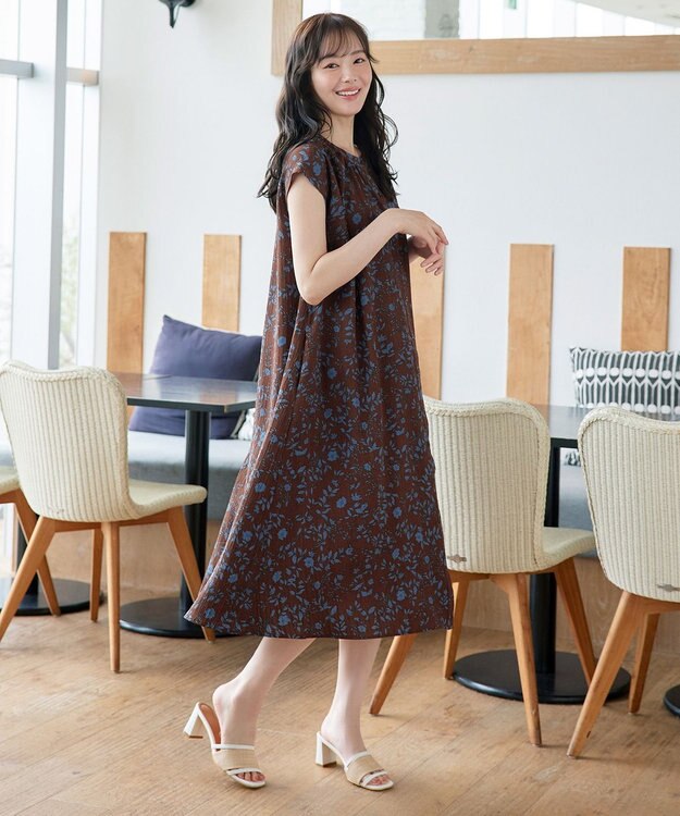 Tiaclasse L ボタニカル柄シャツワンピース ブラウン