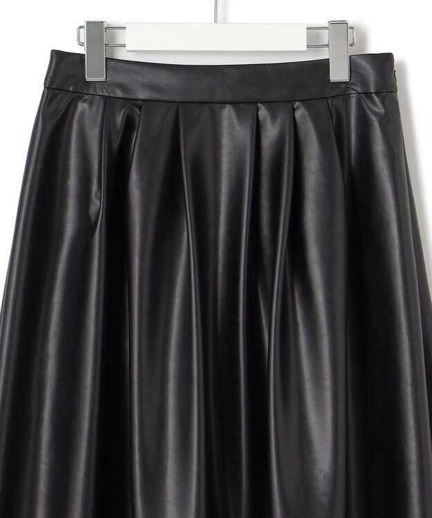 23区 【洗える】フェイクレザーパンチング フレアスカート ブラック系