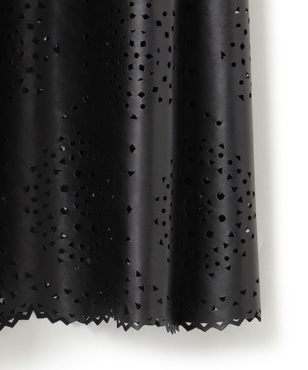 23区 【洗える】フェイクレザーパンチング フレアスカート ブラック系