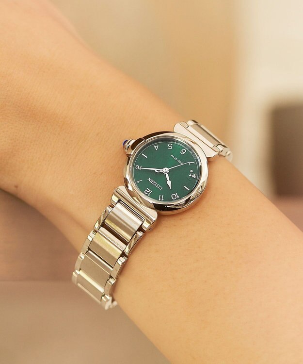 CITIZEN 【電池交換不要 腕時計】グリーンの文字板が美しいエレガントなモデル シルバー