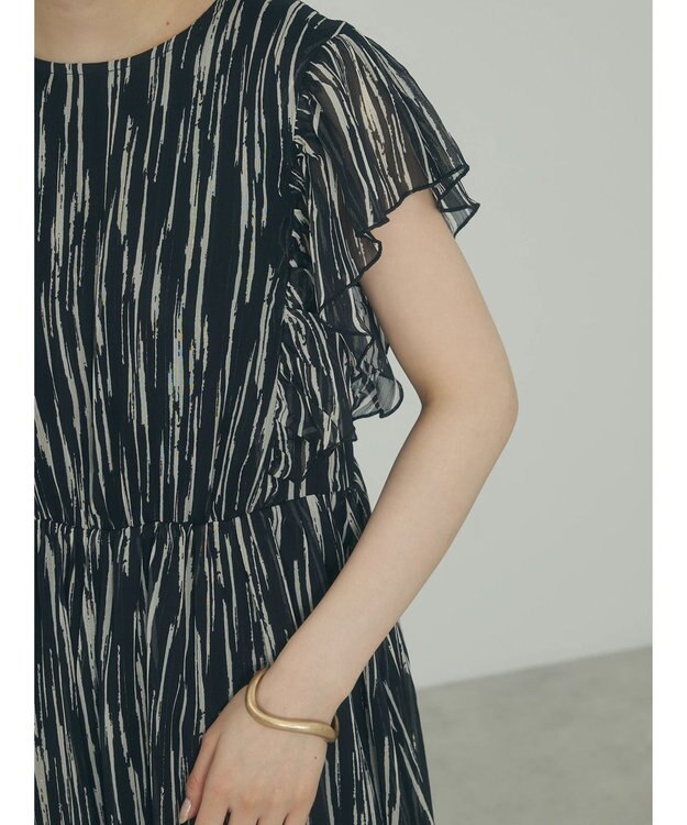 Green Parks ａ．肩フリルプリントワンピース Black