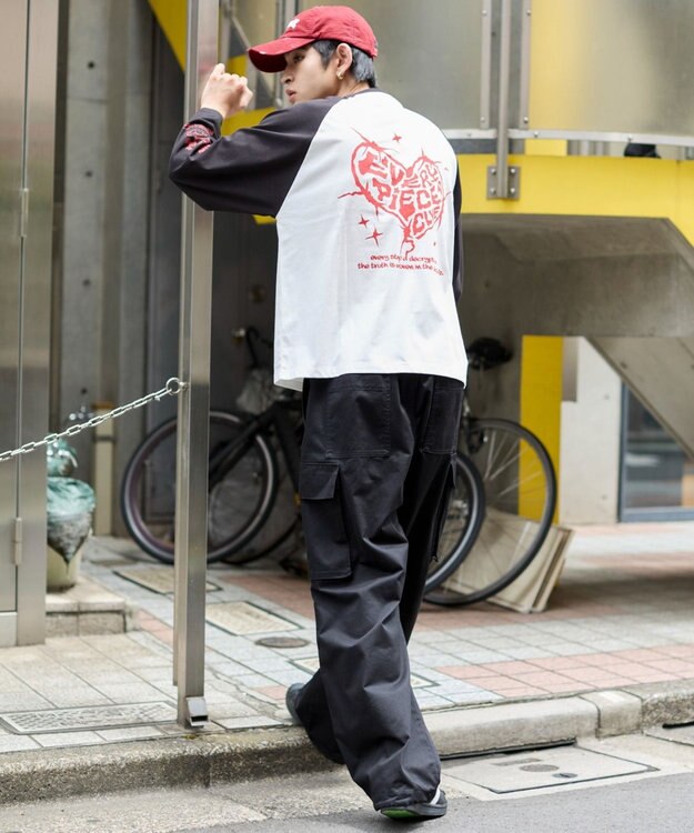 WEGO 【ユニセックス着用ITEM/MLサイズ展開】スリーブロゴグラフィックラグランT（LS） ブラック