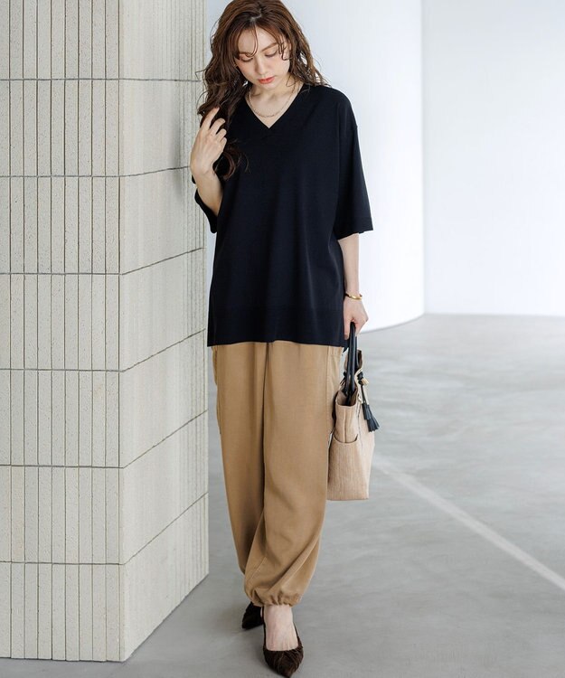 23区 L 【先行予約/WEB&一部店舗限定カラーあり/Lサイズ限定】レーヨンポリエステルストレッチ Vネック ニット ブラック系