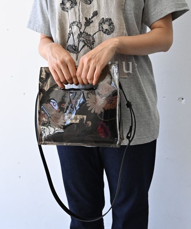 muuc 〈2WAY〉色糸花刺繍模様 ビニール生地 牛革ショルダー紐付き スクエアバッグ ブラック