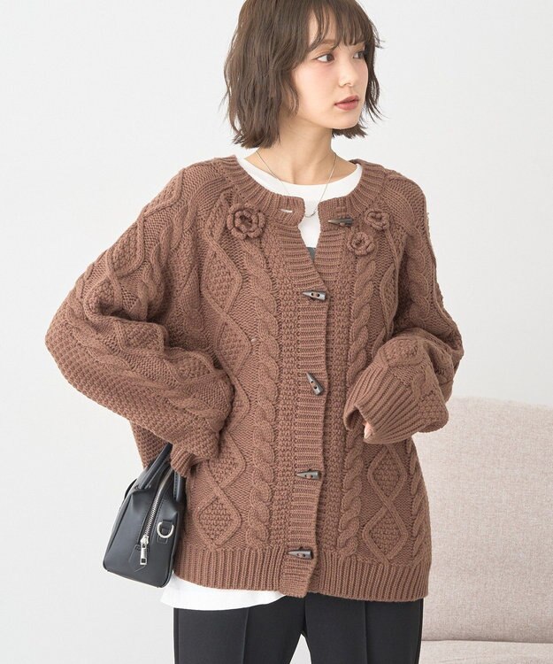 earth music&ecology 【一部予約】フラワーモチーフトグルボタンニットカーディガン Brown