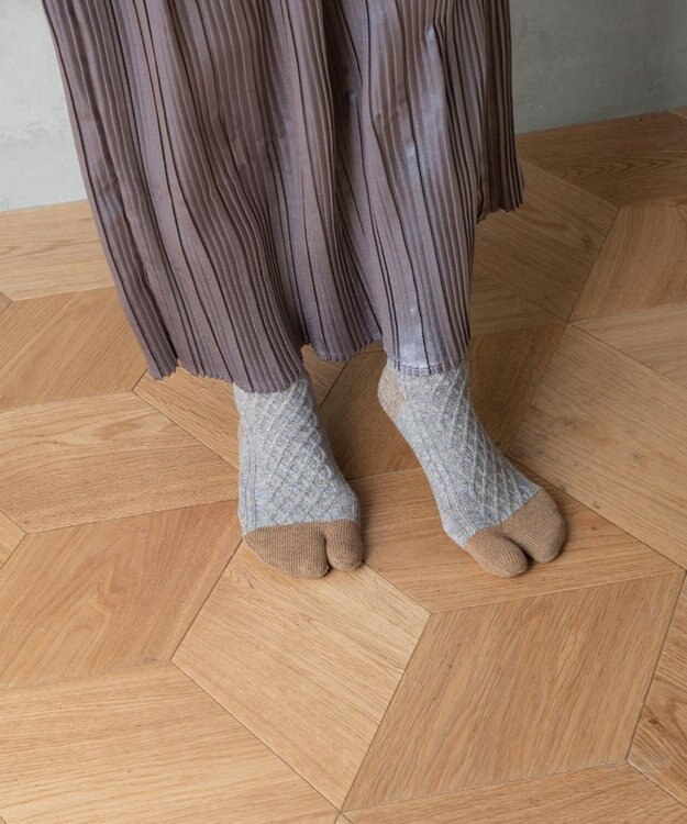 TRICOTE TABI CABLE SOCKS／ 82BEIGE