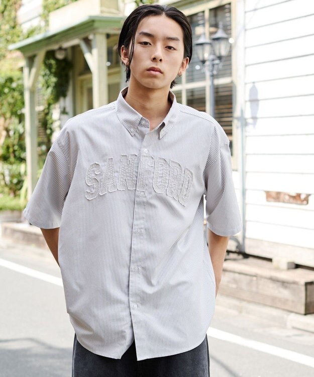 WEGO 【ユニセックス着用ITEM】オックスフォードダメージアップリケシャツ（SS） グレーストライプ