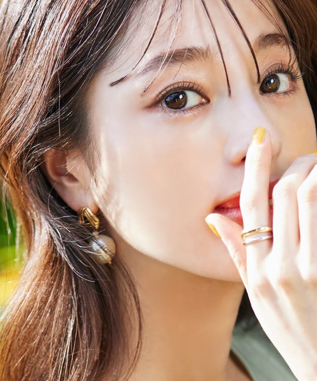 Tiaclasse 【ニッケル素材】大粒パール付き揺れピアス ゴールド