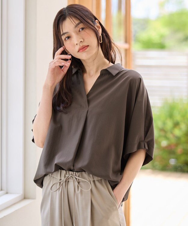 ANY 【新色追加】スキッパーネック袖タックブラウス ダークブラウン