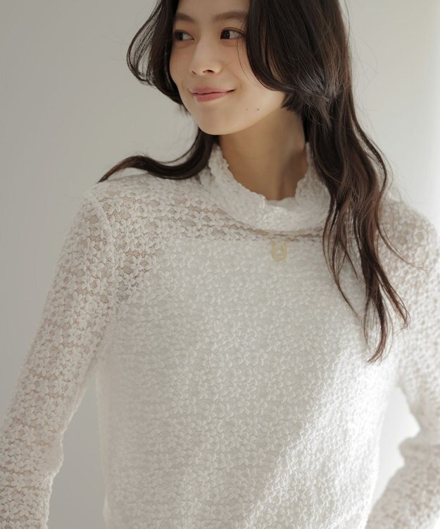 組曲 【WEB限定】フラワーチュールタートルネック カットソー アイボリー系