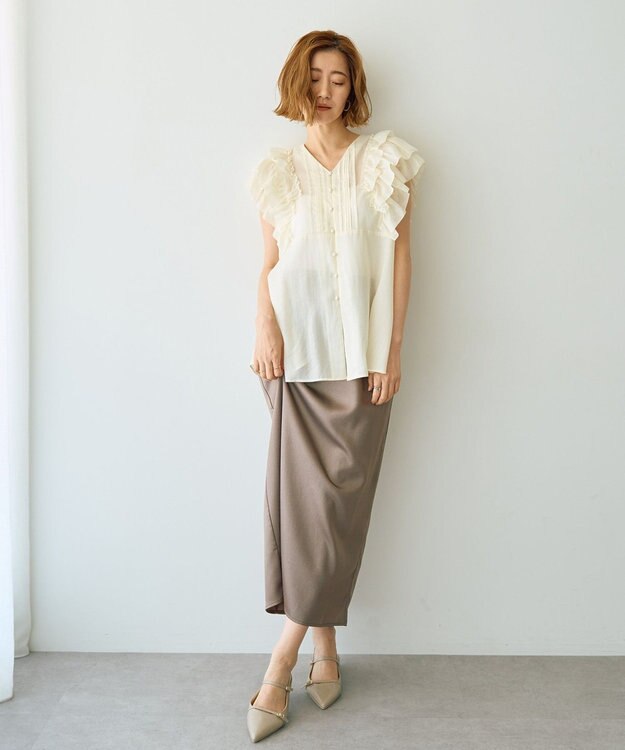 YECCA VECCA ラッフルVネックブラウス Black