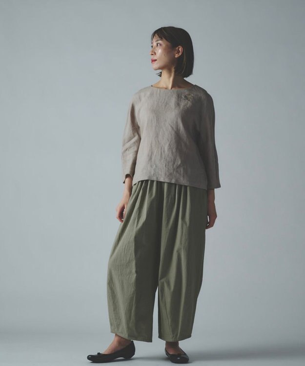 muuc 〈高品質ベルギーリネン〉〈オンオフ着られる〉花刺繍モチーフ付きリネンプルオーバー グレーベージュ