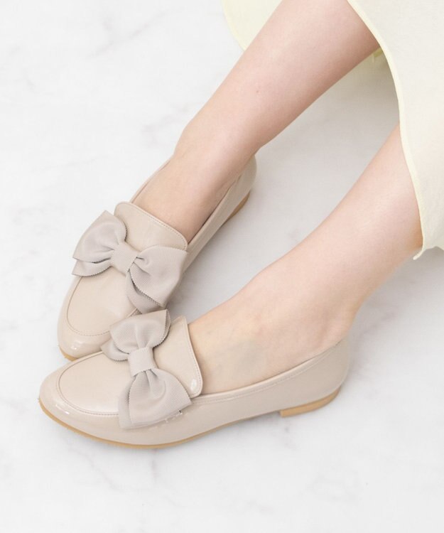 Bridget Birkin 【Bridget Birkin】ラウンドリボンローファー ベージュエナメル