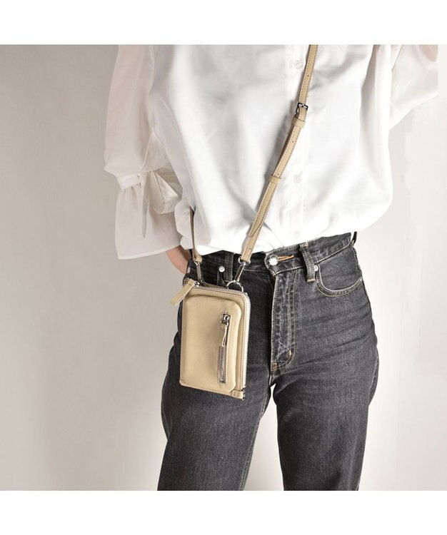 LA BAGAGERIE マルチスマホポシェット グレージュ