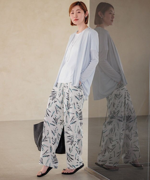 23区 【洗える】スリークボタニカルプリント ドロスト パンツ アイボリー系