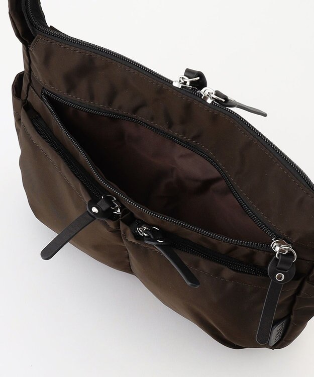 Y'SACCS トリプルポケットベーシックショルダー チョコ