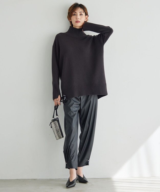 ICB 【洗える】 ライトフェイクレザー バレルパンツ ブラック系