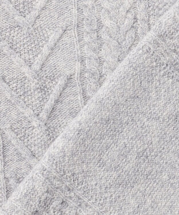J.PRESS MEN ウール×カシミヤの上質素材【Cash Lamb's Wool】ケーブルクルーネック ニット_25年モデル ライトグレー系