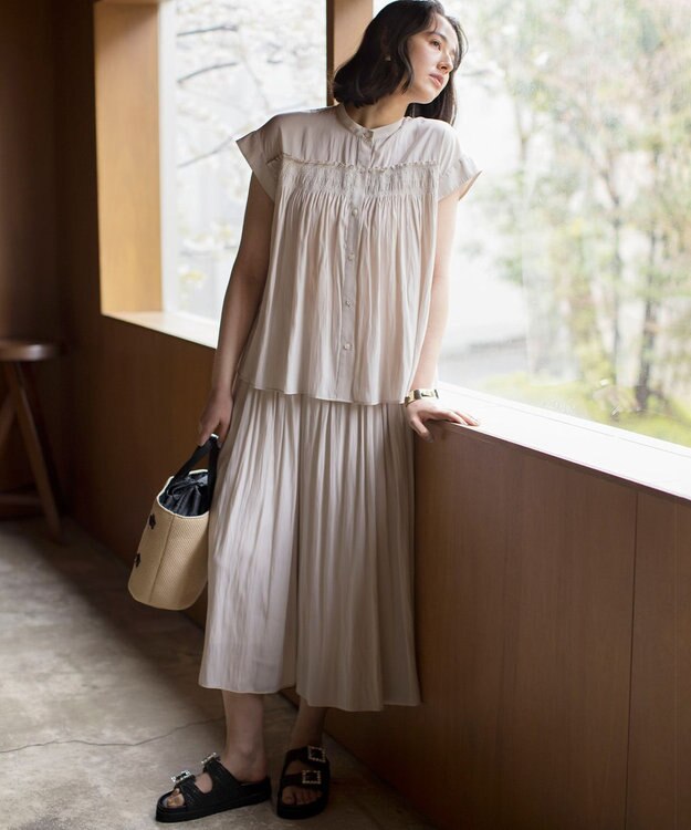 組曲 L 【春夏のNEWカラー登場】ギャザーライトデシン パンツ アイボリー系