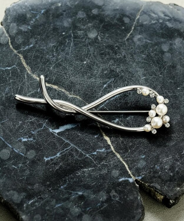 ANY SIS パール調ツイスト ブローチ シルバー
