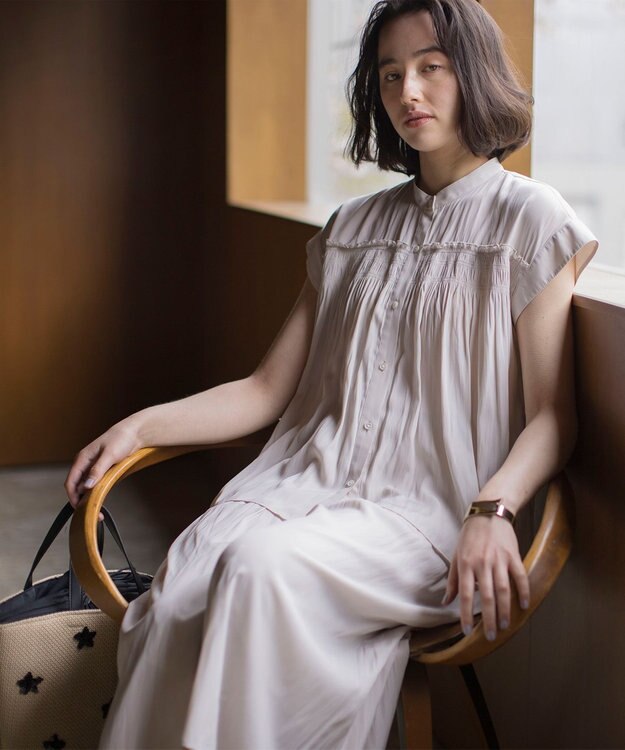 組曲 L 【春夏のNEWカラー登場】ギャザーライトデシン パンツ アイボリー系