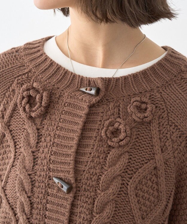 earth music&ecology 【一部予約】フラワーモチーフトグルボタンニットカーディガン Brown