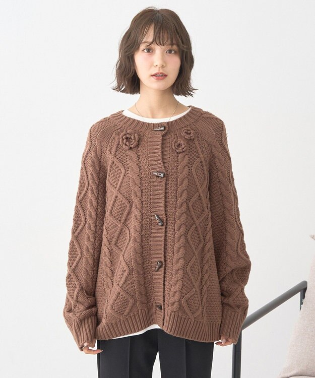 earth music&ecology 【一部予約】フラワーモチーフトグルボタンニットカーディガン Brown