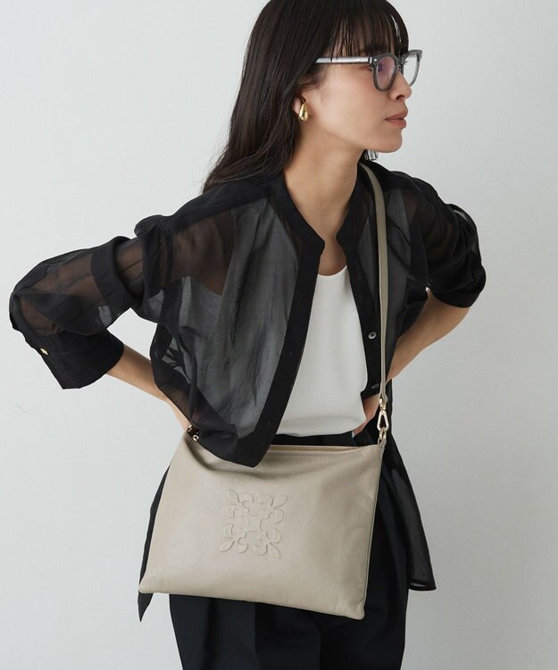 russet エンボスモノグラムショルダーバッグ(CE-1547) GrayBeige