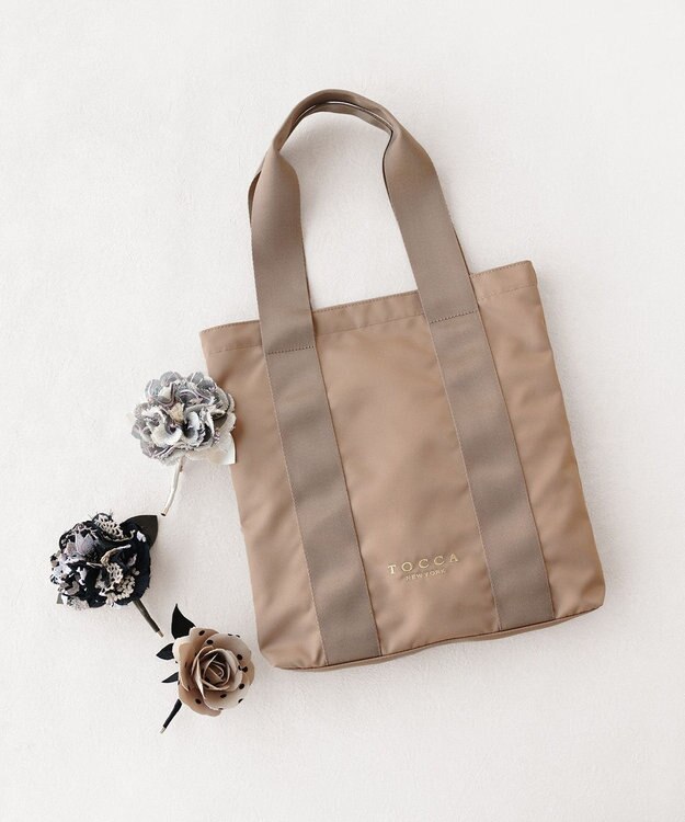 TOCCA 【アップサイクルコサージュ付き・美香＆Lovécoコラボ・数量限定・A4サイズ対応】FLOWER IN HEART BAG バッグ ベージュ×ローズ