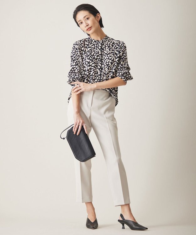 ICB 【WEB限定カラーあり・速乾・洗える】BackSatinAmunzen バンドカラーブラウス ブラック柄系