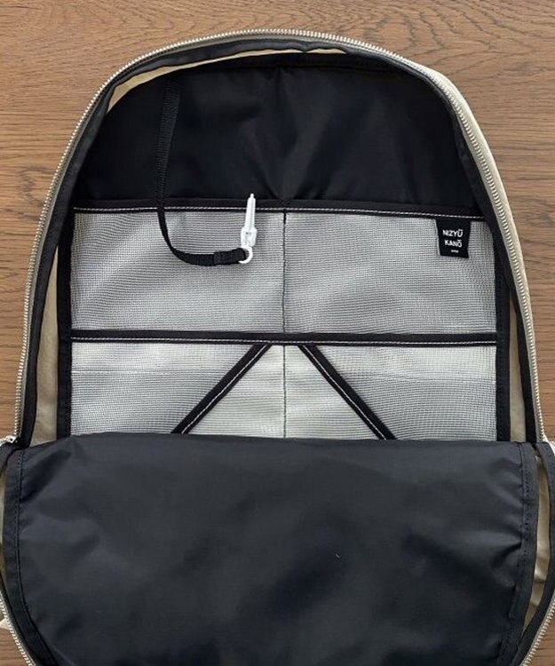 NIZYU KANO LIGHT NYLONリュック Mサイズ ライトベージュ
