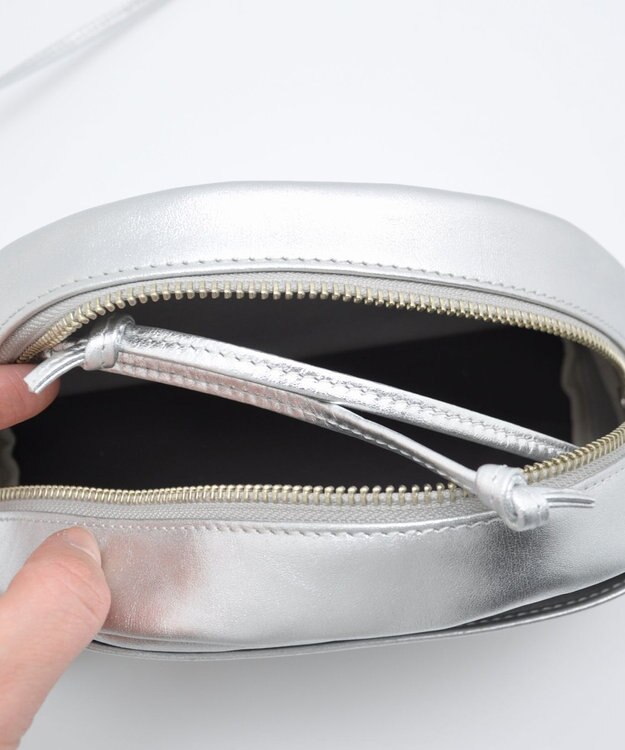 blancle メタリックレザー ハーフサークルショルダー SILVER