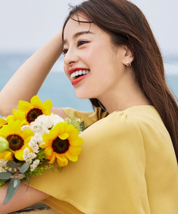 Tiaclasse 小ぶりパール付きピアス ゴールド