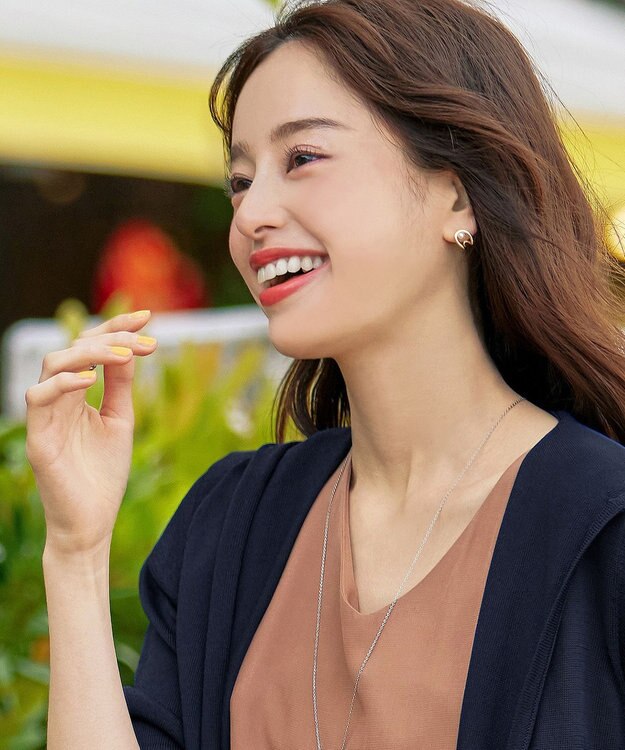 Tiaclasse 小ぶりパール付きピアス ゴールド