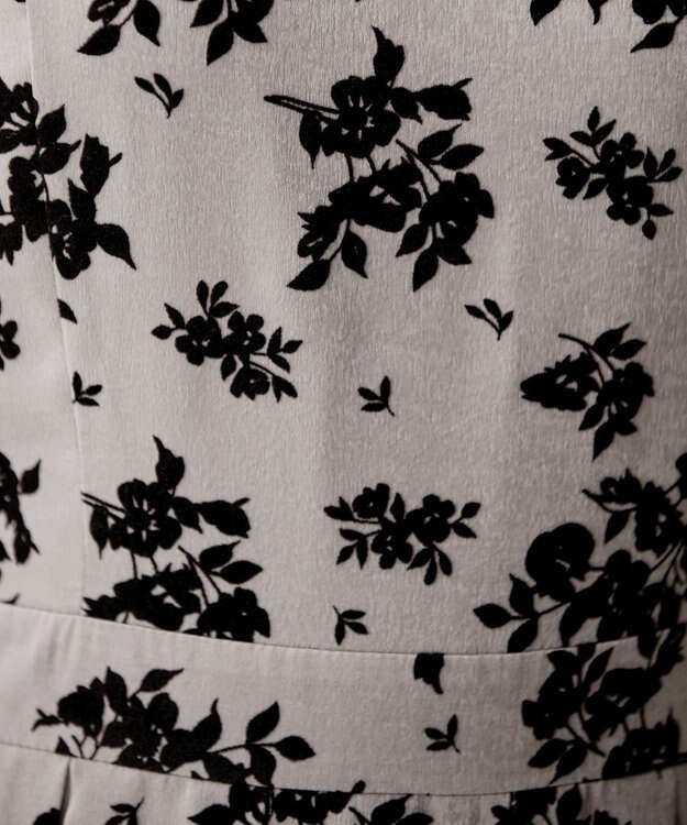 Tiaclasse 【安田美沙子さん着用・洗える】フラワーフロッキーワンピース グレージュ