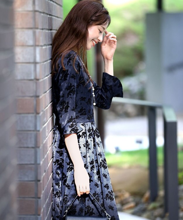 Tiaclasse 【安田美沙子さん着用・洗える】フラワーフロッキーワンピース ネイビー