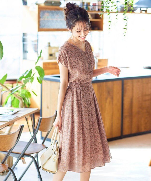 Tiaclasse L 【洗える】程良い透け感のシフォン花柄フレンチワンピース ダスティピンク