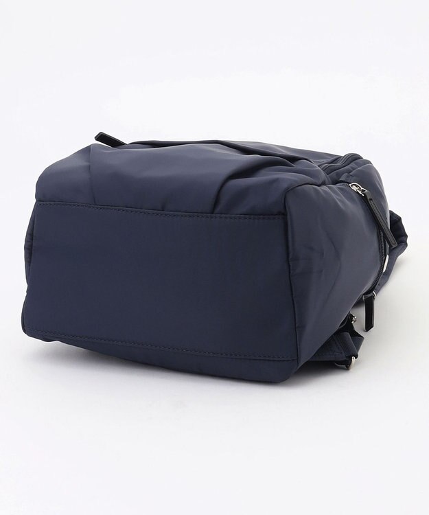 ICB 【新仕様・A4サイズ収納可・容量約14L】8ポケットナイロンリュック ネイビー