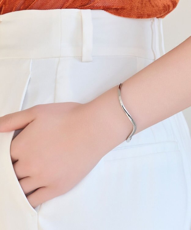 Phoebe 【金属アレルギー対応】ウェーブラインメタルバングル/サージカルステンレス シルバー