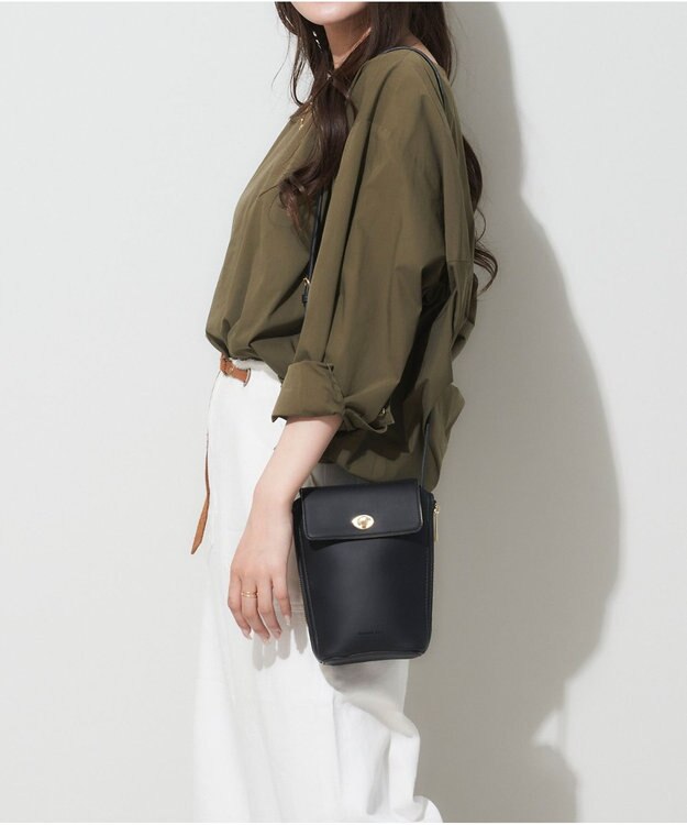 LA BAGAGERIE 【maison vert】【多収納】スマホショルダー ブラック