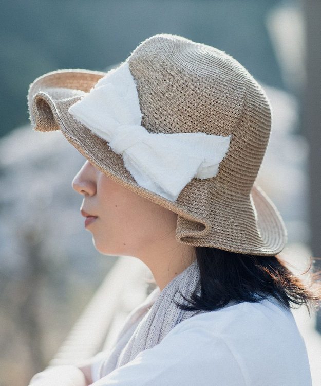 AND WOOL 〈UVカット加工〉〈軽くて折りたためる〉ジャカートリボンの帽子 ベージュ　ホワイト