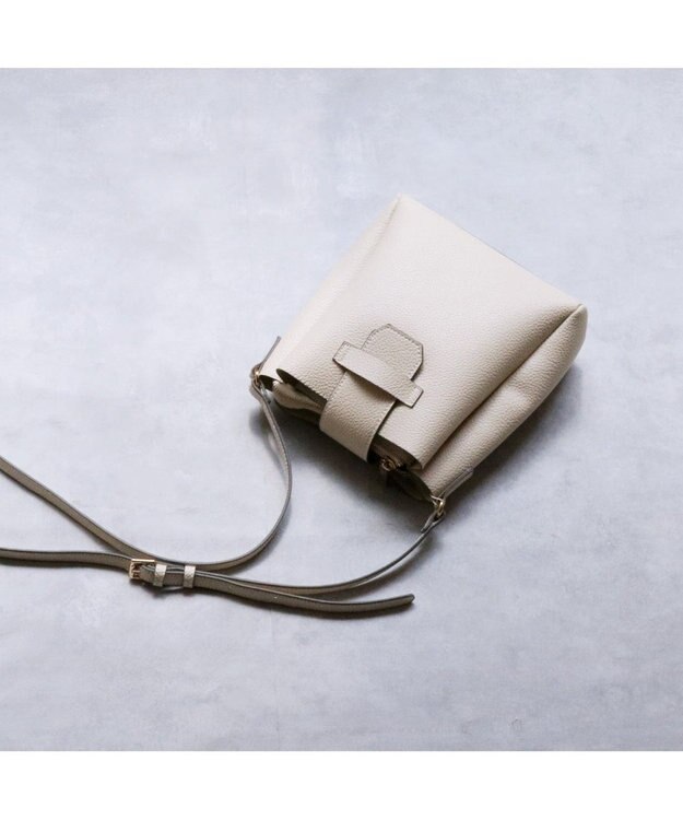 UNBILLION 【テレビ ドラマ着用アイテム】カシュカシュ cachecache / 3つ口縦型ショルダーバッグ アイボリー