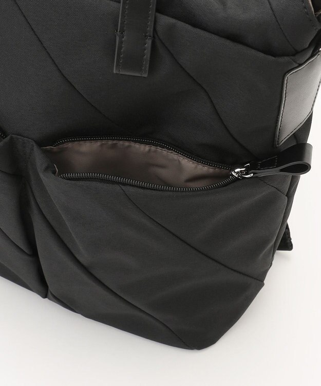 Y'SACCS ストリームラインデイパック ブラック