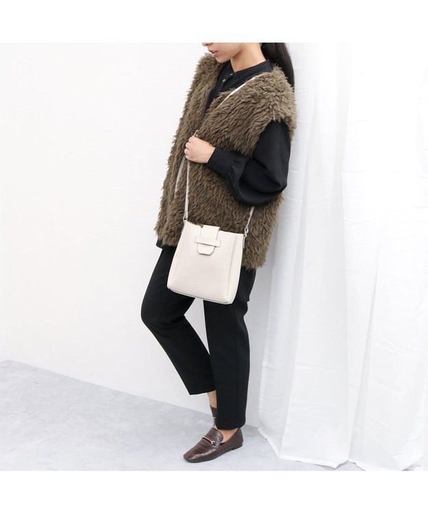 UNBILLION 【テレビ ドラマ着用アイテム】カシュカシュ cachecache / 3つ口縦型ショルダーバッグ アイボリー