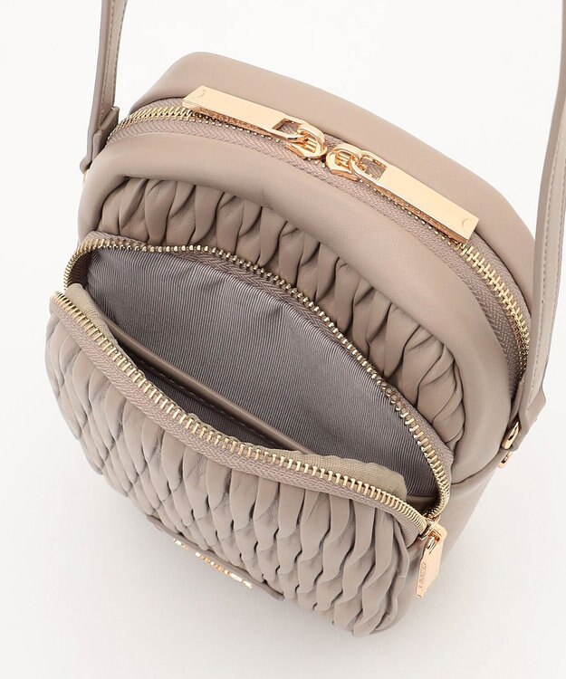 LA BAGAGERIE ランダムプリーツショルダーバッグ タテ グレージュ