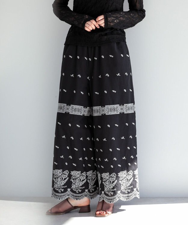 Green Parks ■ＥＳＣＡＲ　バイカラー刺繍ワイドイージーパン Black