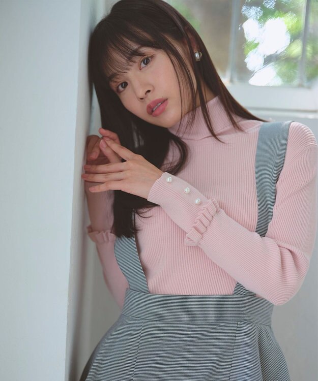 Feroux パールボタン リブタートル ニット ピンク系