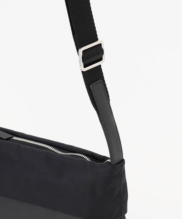 Y'SACCS リサイクルナイロン×カウレザー ラップミニショルダー ブラック