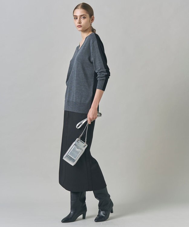 ICB L 【洗える】コンパクトファインウール Vネックニット ミディアムグレー×ブラック系